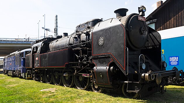 Lokomotiva 464.102 v areálu bývalého lokomotivního depa na Masarykově nádraží