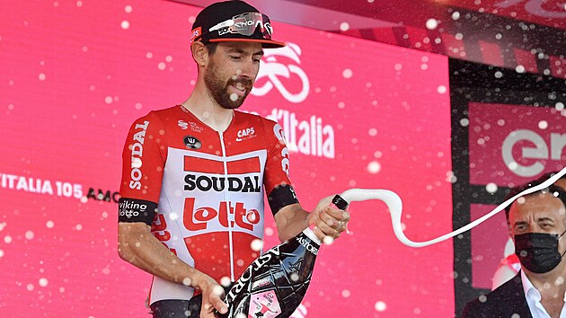 Belgian Thomas De Gendt oslavuje na podiu vtzstv osm etapy Gira.