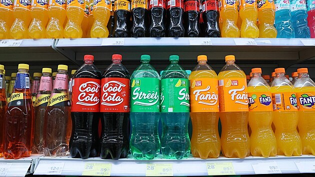 Ruská firma Očakovo uvedla na trh napodobeniny značek Coca-Cola, Fanta a Sprite. (19. května 2022)