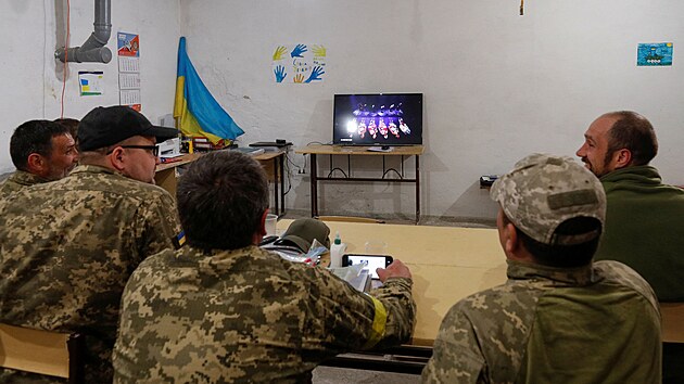 Eurovizi sledovali tak nkte ukrajint vojci (14. kvtna 2022).