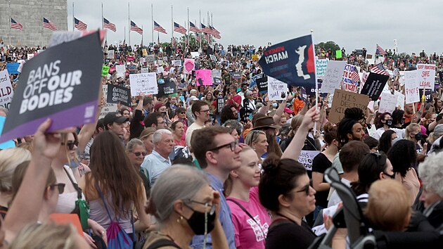 Protest za práva en na potrat ve Washingtonu (14. kvtna 2022)