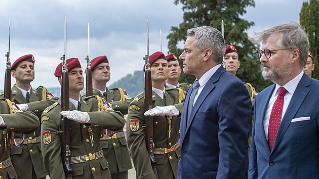 Premiér Petr Fiala jednal s rakouským kancléřem Karlem Nehammerem. (17. května 2022)