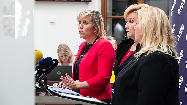 Jana Mra�kov� Vildumetzov� (ANO) na tiskov� konferenci. (10. kv�tna 2022)