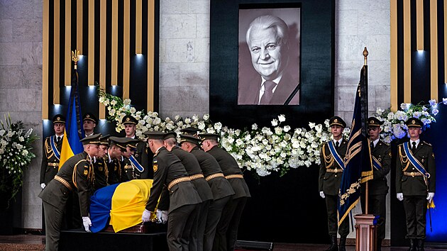 Posledn rozlouen s prvnm ukrajinskm prezidentem Leonidem Kravukem, kter zemel 10. kvtna ve vku 88 let. (17. kvtna 2022)