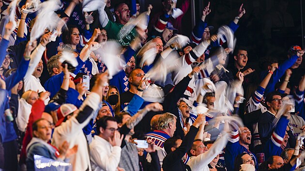 Fanouci New York Rangers se raduj z glu Filipa Chytila.