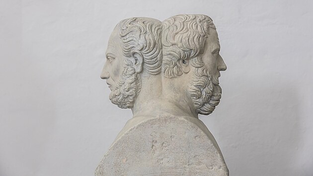 Sbírka odlitků antických plastik v Hostinném, na snímku  socha Hérodotos a Thúkýdidés