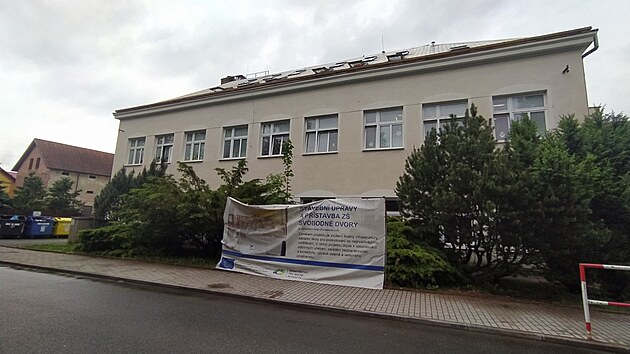 Firma Matex nedokončila přístavbu Základní školy Svobodné Dvory, Hradec Králové hledá jiného dodavatele. (17. 5. 2022)