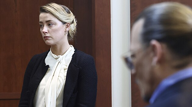 Amber Heardová a Johnny Depp u soudu (Fairfax, 5. května 2022)