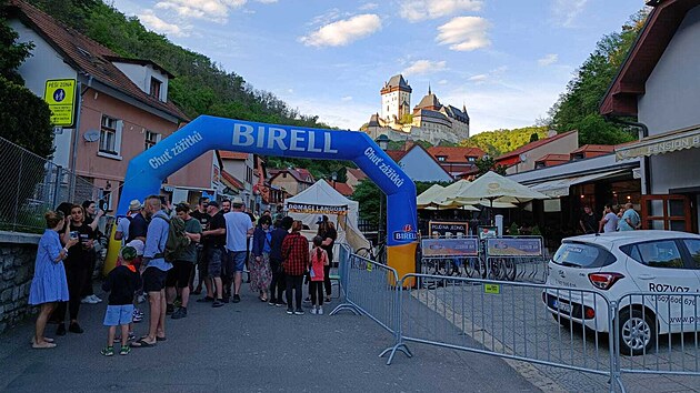 Zábor prostranství kvůli pivnímu festivalu na Karlštejně. (14. května 2022)