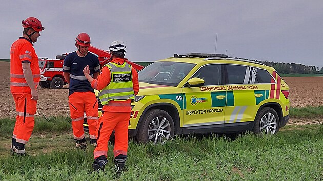 Záchranáři asistují u nálezu několika tisíc kusů granátů a pancéřových pěstí na Znojemsku. Operační středisko vyslalo na místo inspektora provozu a záchranářskou posádku.