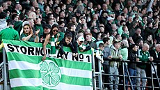 Fanou�ci Celtiku p�i utkání proti Dundee United.