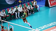 Kubánská volejbalistka Ailama Cesé Montalvová zakon�uje.