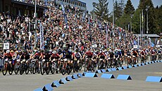 Rozjezd závodu Svtového poháru horských kol v Novém Mst na Morav.