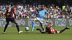 Neapolský Dries Mertens (uprost�ed) b�hem utkání s Janovem.