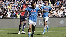 Lorenzo Insigne slaví gól proti Janovu.