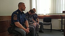 Slovák Ivan Hazucha p�ed ústeckým okresním soudem.