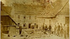 Poniený mlýn v Mcholupech roku 1872