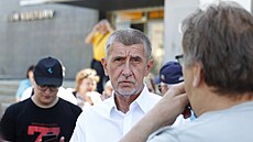 Andrej Babiš se s voliči setkal před kulturním domem v Břeclavi. (16. května...