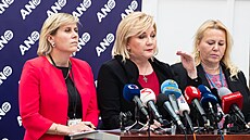 Alena Schillerová (ANO) hovo�í na tiskové konferenci. (10. kv�tna 2022)