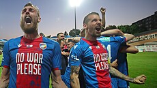 Tomáš Chorý (vlevo) a Lukáš Hejda slaví plzeňský titul.