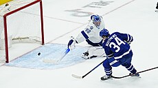 Auston Matthews pekonává Andreje Vasilevského.