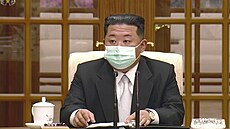 Severokorejský vůdce poprvé přiznal existenci covidu v zemi. Na veřejnosti se...