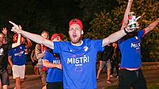 Plzetí fotbalisté slaví na stadionu ve truncových sadech zisk mistrovského...
