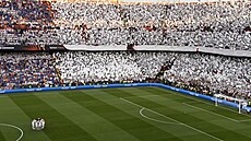 Bílá lavina fanouk Frankfurtu na stadionu v Seville ped finále Evropské ligy...