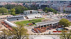 Rozestavný fotbalový stadion v Pardubicích.