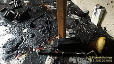 Hoící baterii uhasil majitel bytu se sousedem jet ped píjezdem hasi....