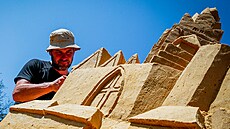 Umlci dokonují sochy z Písku, které budou zdobit náplavku u Otavy v Písku.