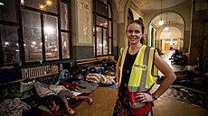 Martina Vaníková p�es den u�í latinu na Karlov� univerzit�, v noci pomáhá...