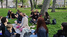 Zahradn�-seznamovací piknik v parku u St�elnice v Hradci Králové.