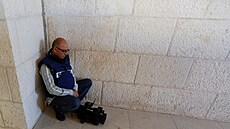 Kameraman v nemocnici po zabití reportérky Al-Dazíry irín Abú Aklehové (11....