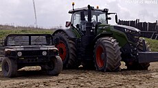 Srovnávací test traktoru Fendt a Hummeru H1