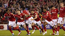 Fotbalisté Nottinghamu Forest oslavují postup do finále play off ve druhé...