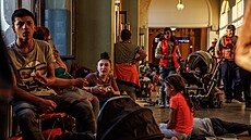 Ukrajinští uprchlíci přespávají na pražském hlavním nádraží. Hasiči pro ně v... | na serveru Lidovky.cz | aktuální zprávy
