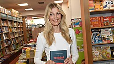 Tereza Maxová s knihou Teribear  Tajemství modré krabice (Praha, 22. bezna...