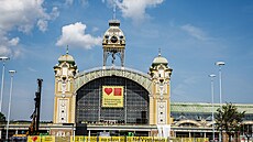 Na Výstavi�ti v Praze 7 za�aly restaurátorské práce na vitrá�ích a dal�ích...