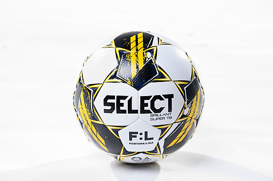 eská fotbalová liga má nový jednotný mí od dánské sportovní znaky Select....