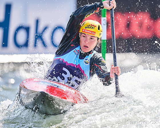 Kanoistka Tereza Fierová na ME ve vodním slalomu.