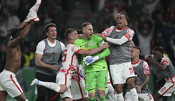 Fotbalisté Lipska se radují z vítzství v Nmeckém poháru. Ve finále zdolali...