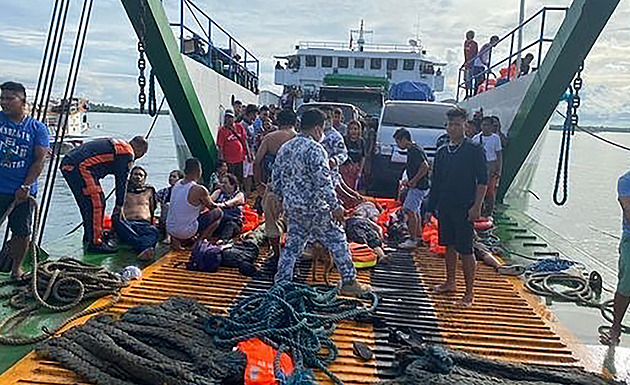 Požár trajektu na Filipínách: zemřelo nejméně sedm lidí, po dalších se pátrá