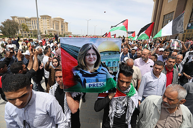 Novinářku Al-Džazíry zabil Izrael záměrně, tvrdí Palestinci, důkaz nevydají