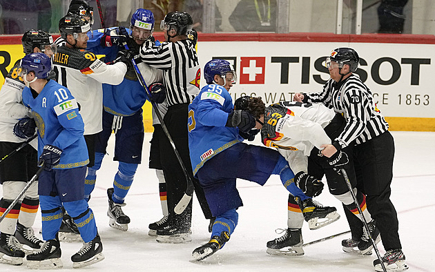 Buď jsi Kazachstánec, nebo nejedeš! Oslabená země ve strachu a na rozcestí