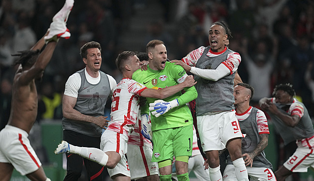 Lipsko slaví triumf v poháru, finále hrálo v oslabení a zvládlo penalty