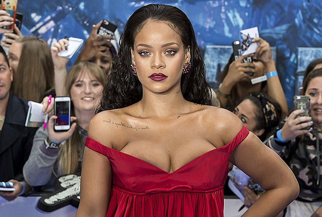 Zpěvačka Rihanna je poprvé matkou, dítě se narodilo v pátek třináctého