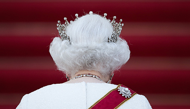 Druhá alžbětinská éra. Autorita královny ustála rozpad impéria, míní historici