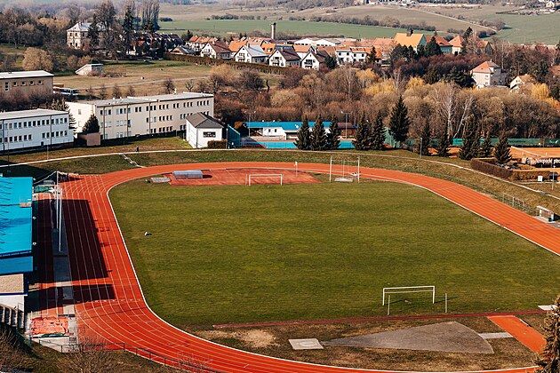 Sportovní areál v Jiín doplní hala, která vznikne zasteením tenisových...