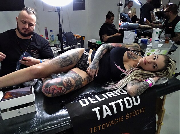 <p>Tři dny tetování, soutěž o Miss, hudební skupiny a další atrakce nabízí Tattoo Convention v holešovické Malé sportovní hale.</p>